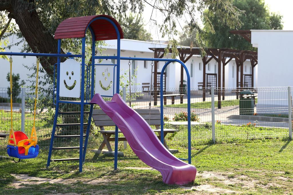 Hanul Piratilor Camping Village Năvodari Exteriör bild